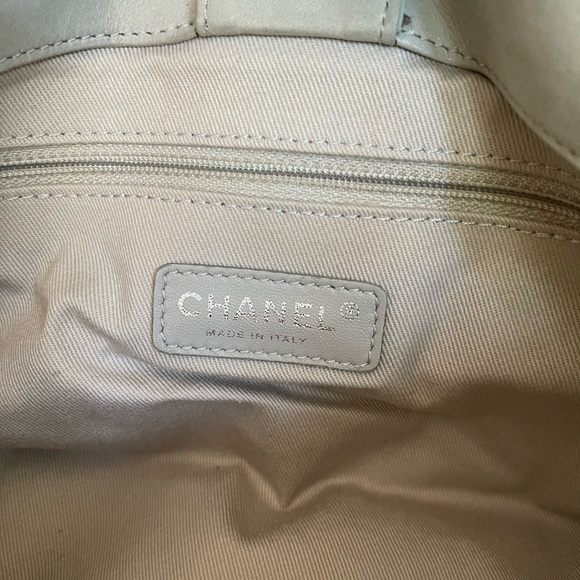 (SOLD) Authenticated Vintage Chanel Grey CC Logo Tote/Crossbody Bag - Picture 11 of 16